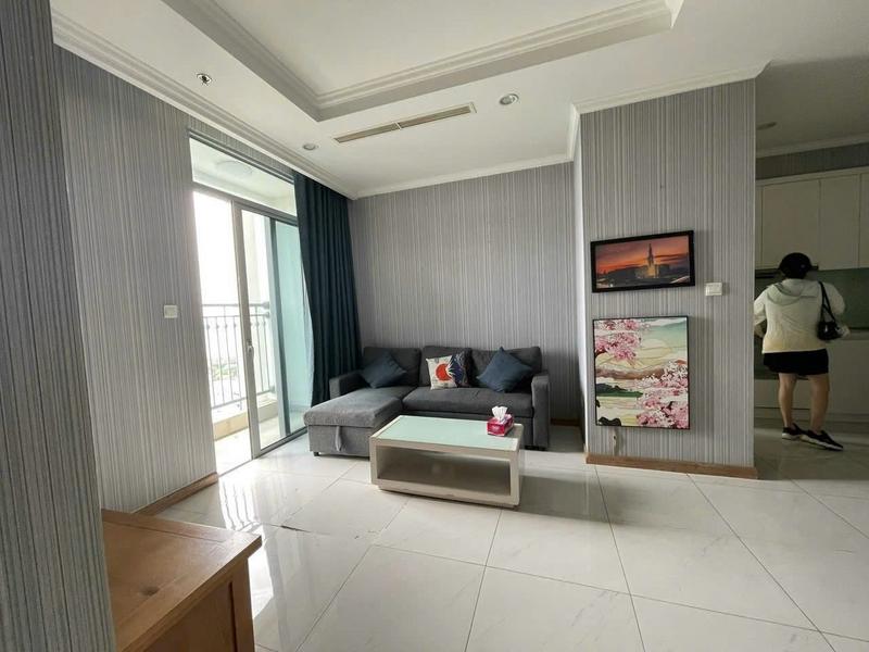 Bán căn 2PN giá 8.5 tỷ, view thành phố, nội thất cao cấp.