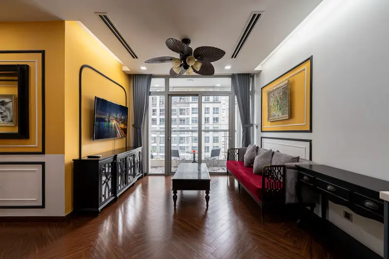 Bright 2Br Overlooking the River