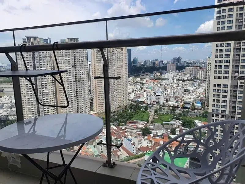 Bright 2Br with City Views
